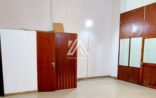 QUATRE BORNES (CENTER): Office Space