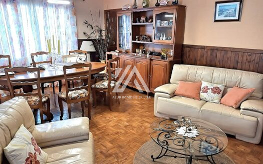 QUATRE BORNES (CENTER): 6-bedroom house