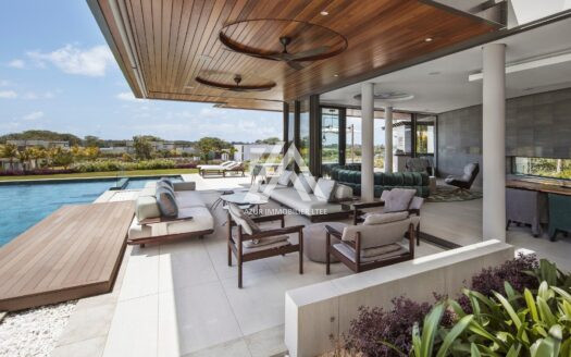 EAST COAST : Exceptional 5-bedroom villa