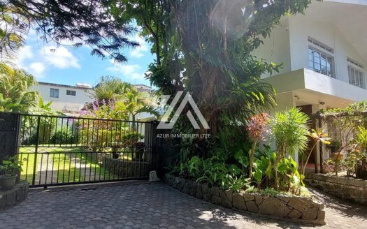 FLOREAL (CENTRE): Spacious 4-bedroom house