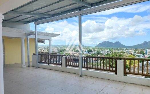 CANDOS (CENTRE): Spacious 4-bedroom house