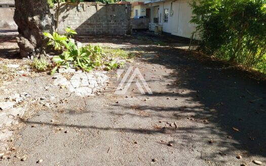 QUATRE BORNES (CENTER): Built land (resdential) – 888m2