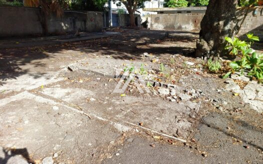 QUATRE BORNES (CENTER): Built land (resdential) – 888m2